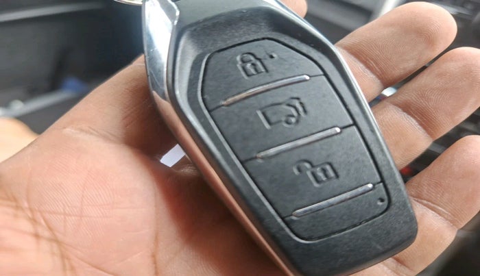 2019 Mahindra XUV500 W11, Diesel, Manual, 1,00,244 km, interior