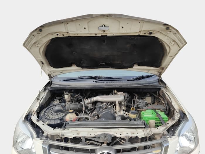 2013 Toyota Innova 2.5 GX 7 STR, Diesel, Manual, 1,80,411 km, exterior