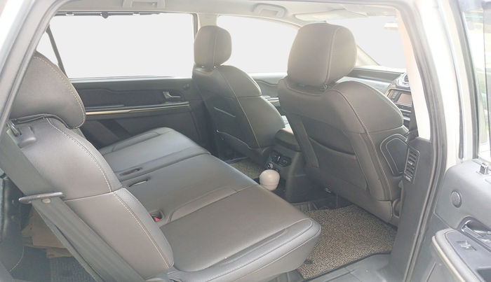 2017 Tata Hexa XTA 4X2 7 STR, Diesel, Automatic, 61,032 km, interior