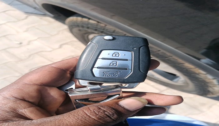 2022 Mahindra ALTURAS G4 2WD AT, Diesel, Automatic, 74,865 km, interior