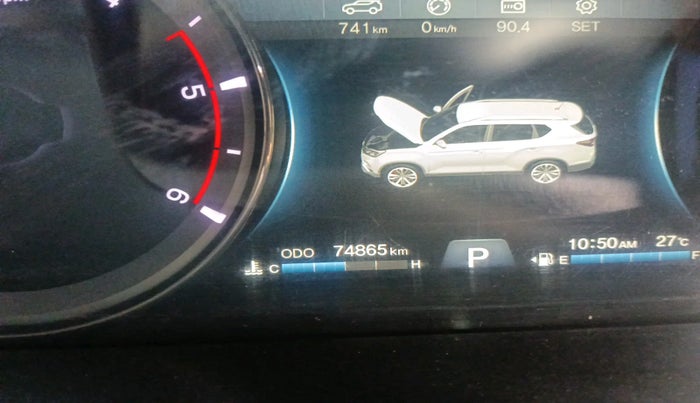 2022 Mahindra ALTURAS G4 2WD AT, Diesel, Automatic, 74,865 km, interior