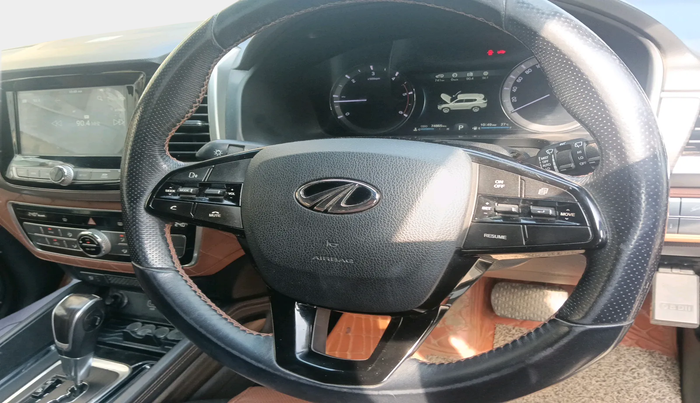 2022 Mahindra ALTURAS G4 2WD AT, Diesel, Automatic, 74,865 km, interior