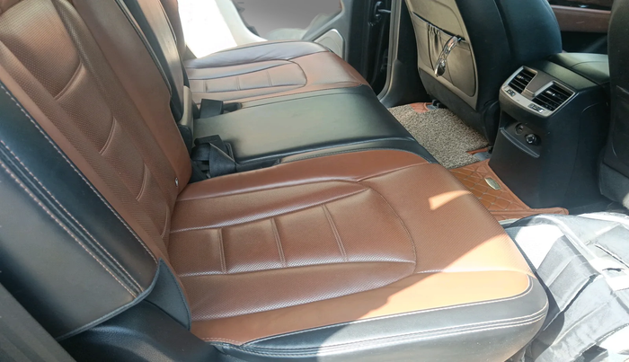 2022 Mahindra ALTURAS G4 2WD AT, Diesel, Automatic, 74,865 km, interior