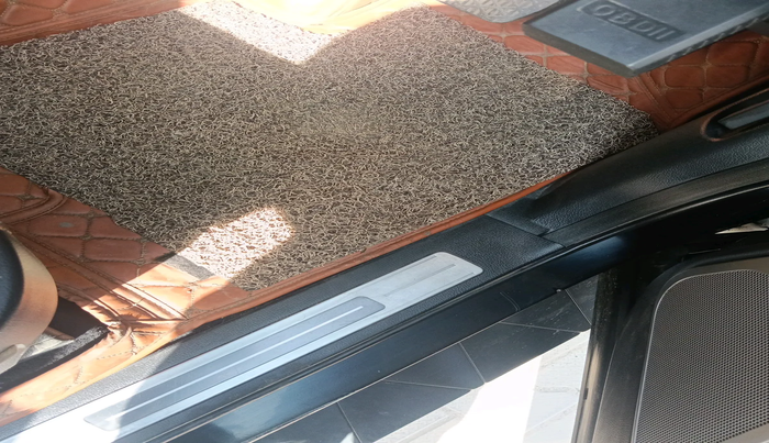 2022 Mahindra ALTURAS G4 2WD AT, Diesel, Automatic, 74,865 km, interior