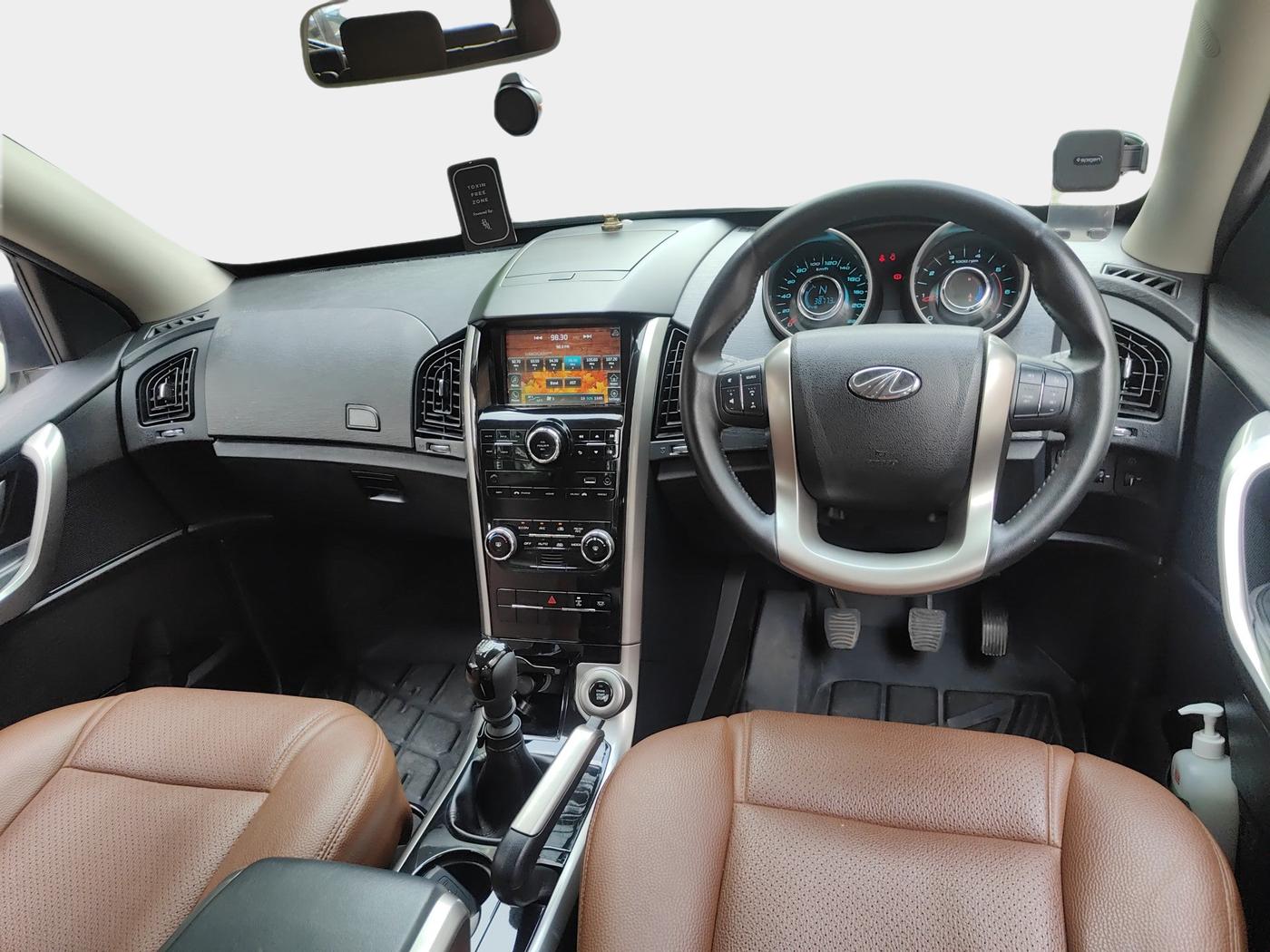 2021 Mahindra XUV500 W7, Diesel, Manual, 38,775 km, interior