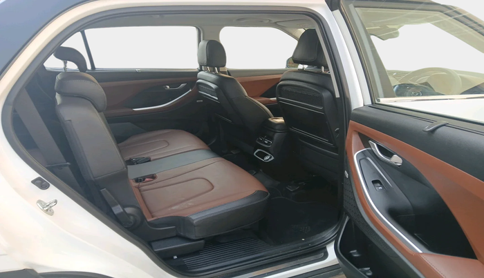 2024 Hyundai ALCAZAR PLATINUM 1.5 TURBO PETROL MT 7STR, Petrol, Manual, 14,673 km, interior