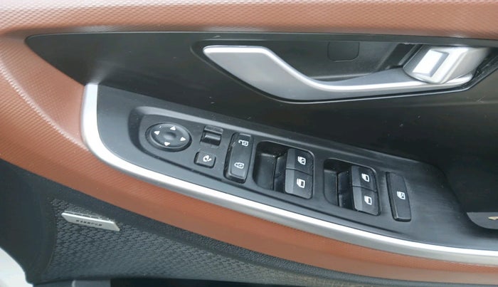 2024 Hyundai ALCAZAR PLATINUM 1.5 TURBO PETROL MT 7STR, Petrol, Manual, 14,673 km, interior