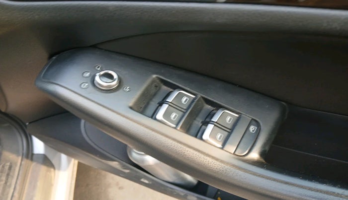 2015 Audi Q5 30 TDI PREMIUM PLUS, Diesel, Automatic, 1,22,022 km, interior