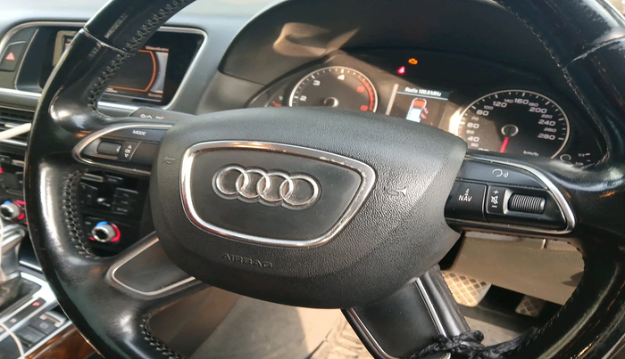 2015 Audi Q5 30 TDI PREMIUM PLUS, Diesel, Automatic, 1,22,022 km, interior