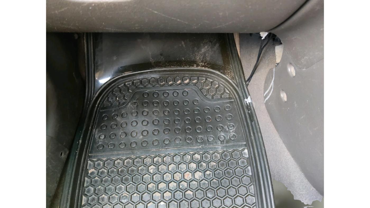 2011 Hyundai i10 MAGNA 1.2, Petrol, Manual, 97,000 km, interior