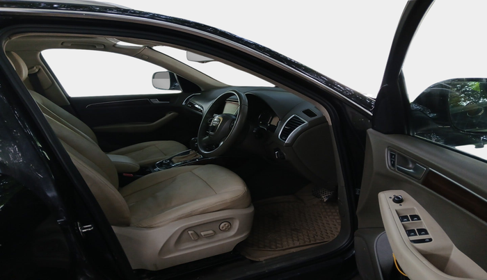 2012 Audi Q5 2.0 TDI QUATTRO, Diesel, Automatic, 1,40,813 km, interior