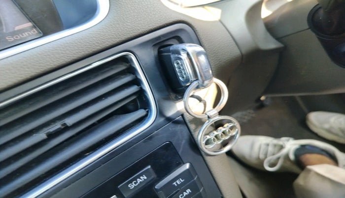 2013 Audi Q5 2.0 TDI QUATTRO, Diesel, Automatic, 1,63,871 km, interior