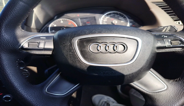 2013 Audi Q5 2.0 TDI QUATTRO, Diesel, Automatic, 1,63,871 km, interior