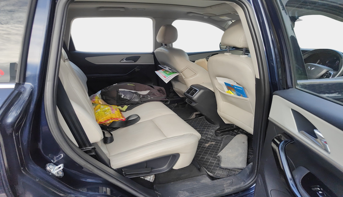 2021 Mahindra XUV700 AX 7 LUXURY D AT 7 STR, Diesel, Automatic, 59,332 km, interior