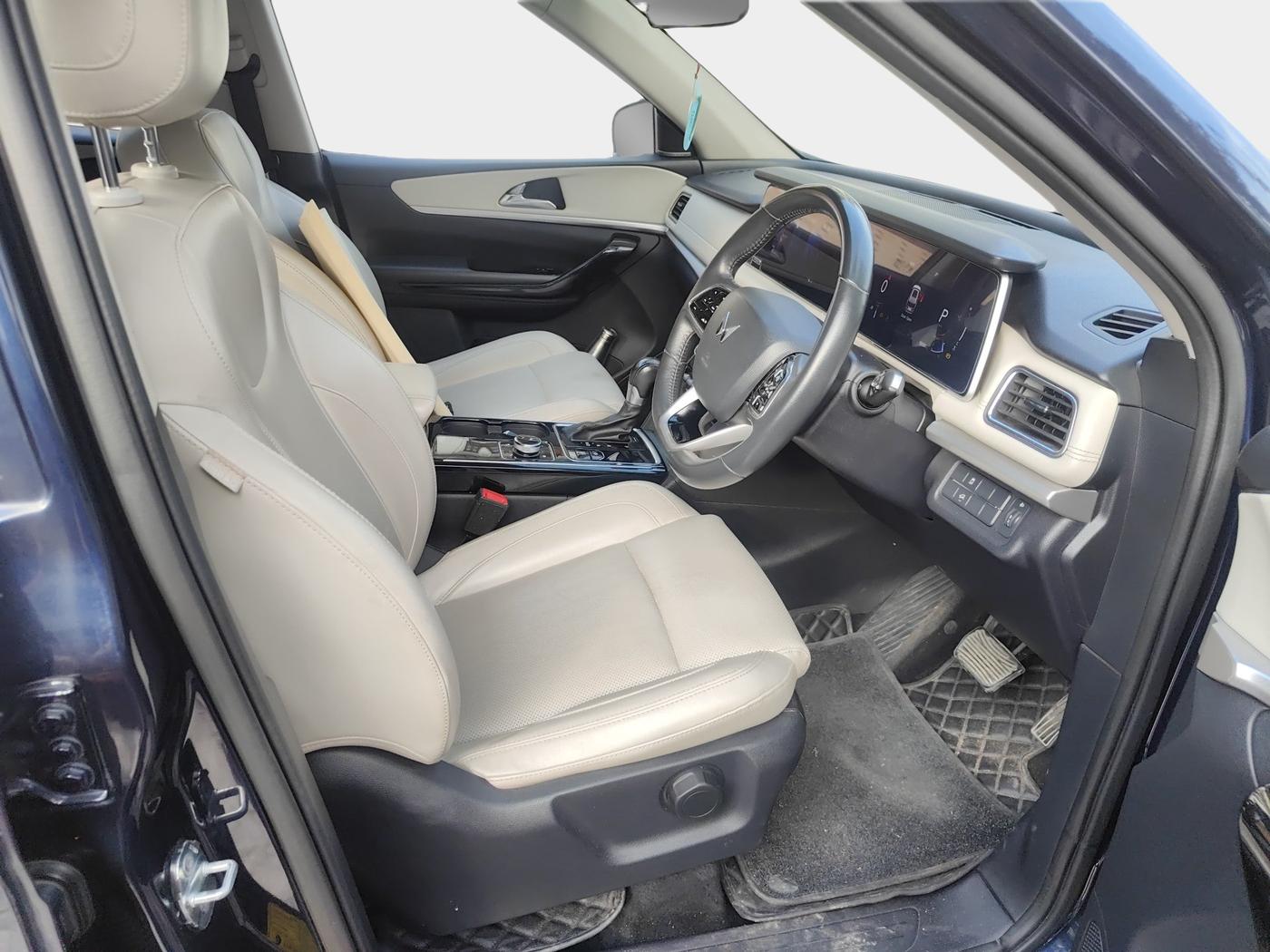 2021 Mahindra XUV700 AX 7 LUXURY D AT 7 STR, Diesel, Automatic, 59,332 km, interior