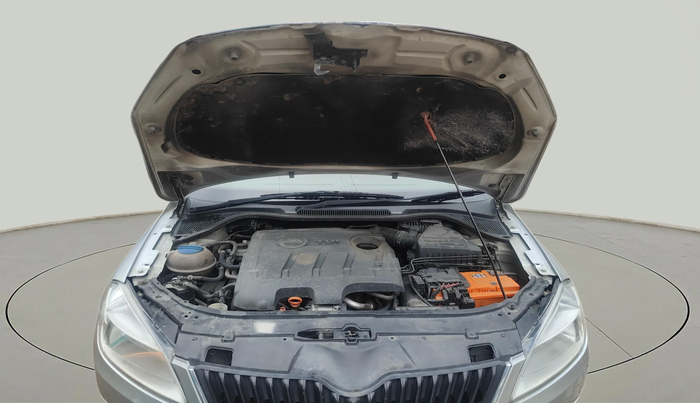 2013 Skoda Rapid AMBITION 1.6 TDI CR MT, Diesel, Manual, 2,13,968 km, exterior