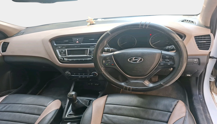 2016 Hyundai Elite i20 SPORTZ 1.2 (O), Petrol, Manual, 39,213 km, interior