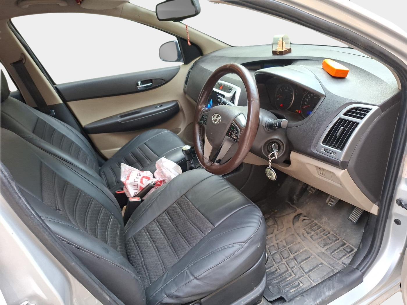 2014 Hyundai i20 SPORTZ 1.2, Petrol, Manual, 97,226 km, interior