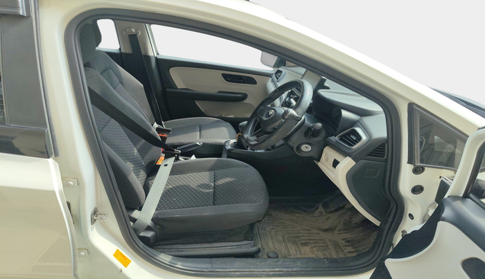 2024 Tata ALTROZ XE PETROL, Petrol, Manual, 16,219 km, interior