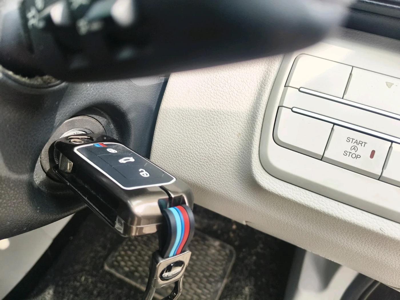 2022 Mahindra XUV300 W4 1.2 PETROL, Petrol, Manual, 43,619 km, interior