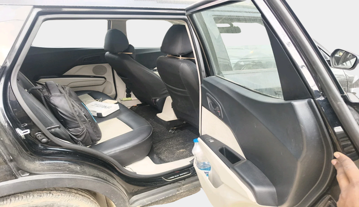 2022 Mahindra XUV300 W4 1.2 PETROL, Petrol, Manual, 43,619 km, interior