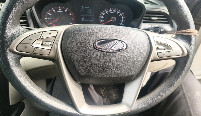 2022 Mahindra XUV300 W4 1.2 PETROL, Petrol, Manual, 43,619 km, interior