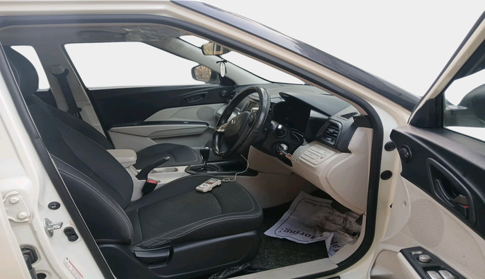 2023 Mahindra XUV300 W6 1.5 DIESEL AMT, Diesel, Automatic, 57,083 km, interior