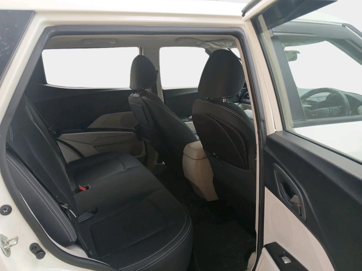2023 Mahindra XUV300 W6 1.5 DIESEL AMT, Diesel, Automatic, 57,083 km, interior