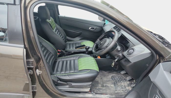 2020 Renault Kwid RXT 1.0 (O), Petrol, Manual, 1,45,000 km, interior
