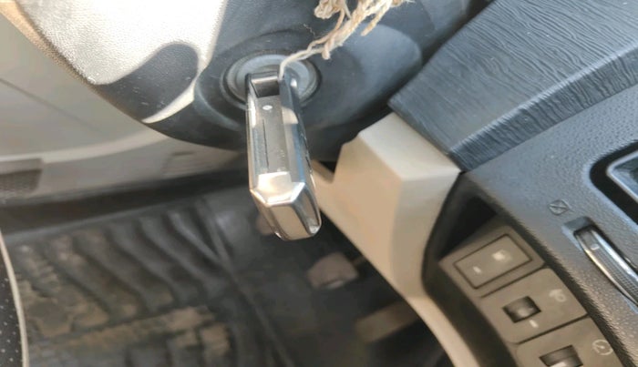 2016 Mahindra XUV500 W6, Diesel, Manual, 1,51,022 km, interior