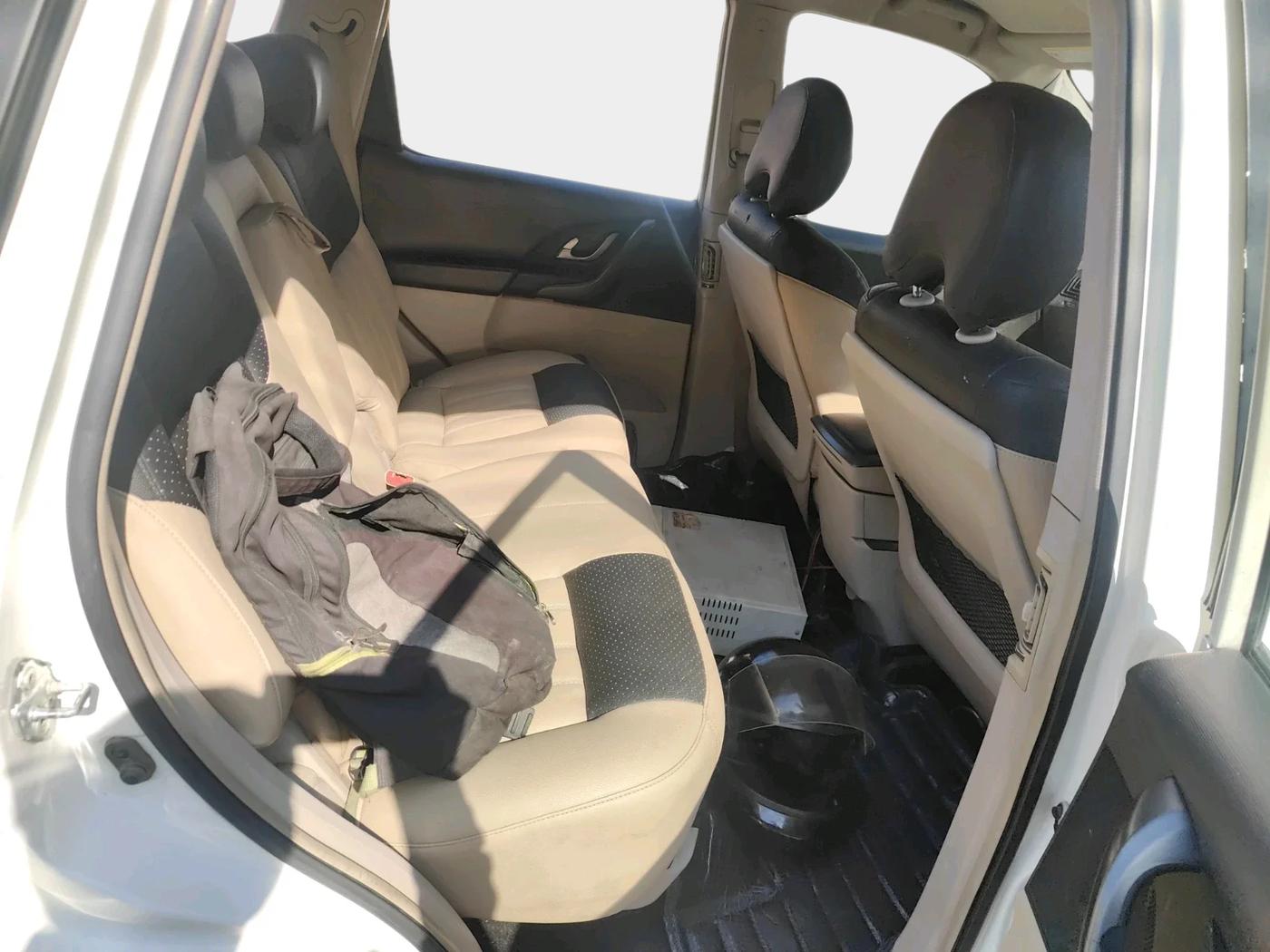 2016 Mahindra XUV500 W6, Diesel, Manual, 1,51,022 km, interior