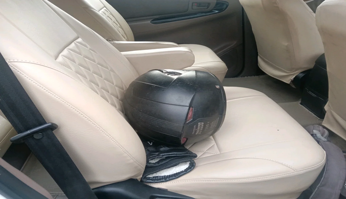 2016 Toyota Innova 2.5 GX 7 STR, Diesel, Manual, 91,791 km, interior