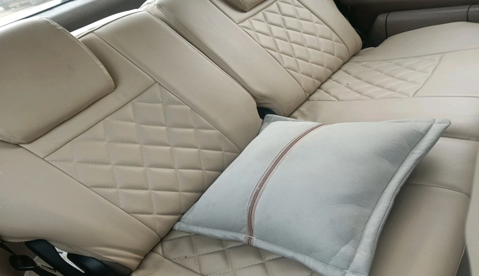 2016 Toyota Innova 2.5 GX 7 STR, Diesel, Manual, 91,791 km, interior