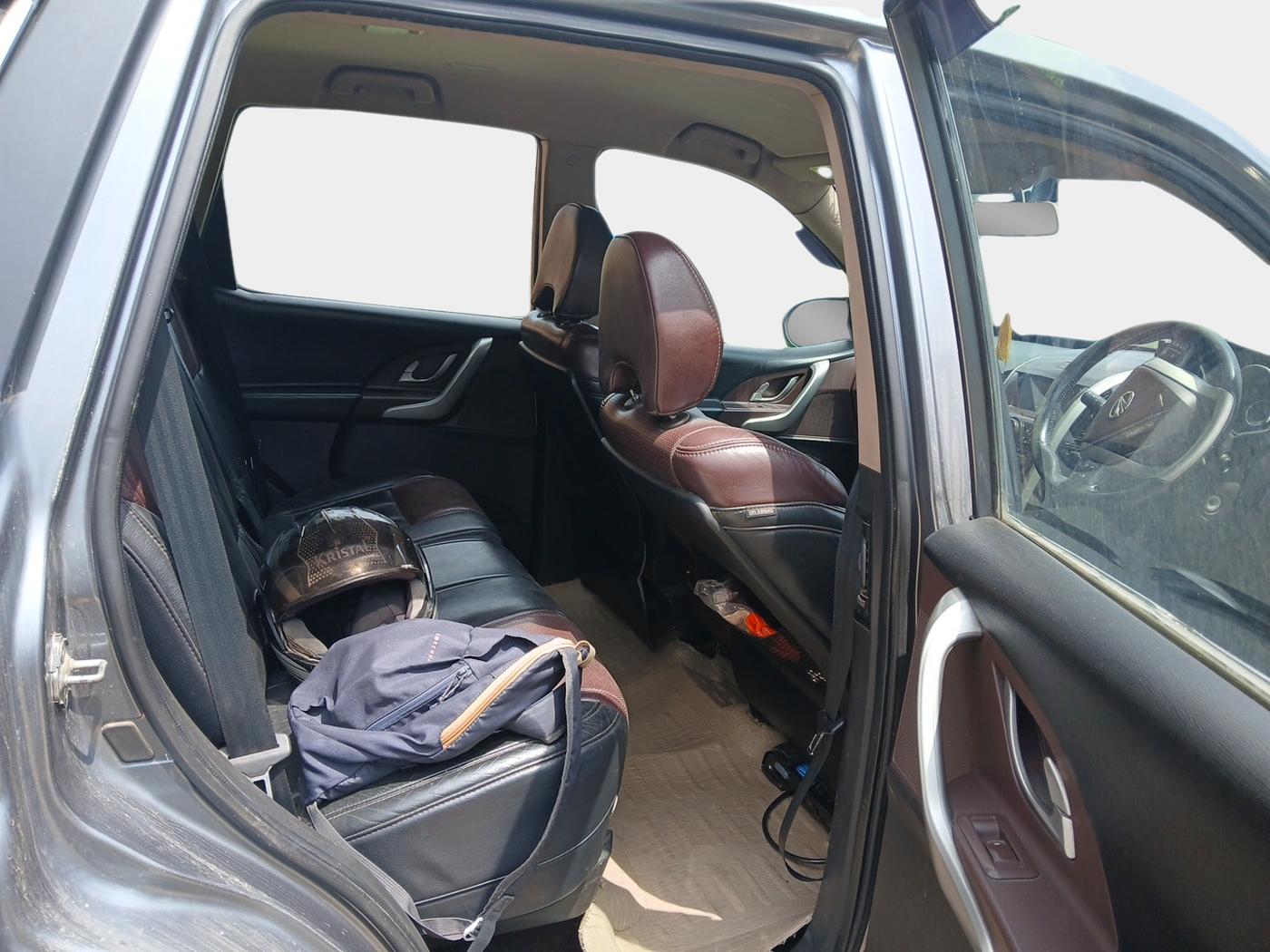 2014 Mahindra XUV500 W8, Diesel, Manual, 1,65,101 km, interior