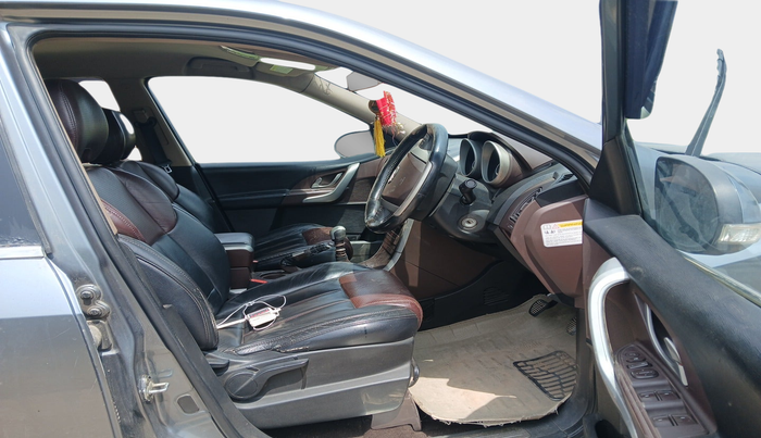 2014 Mahindra XUV500 W8, Diesel, Manual, 92,773 km, interior