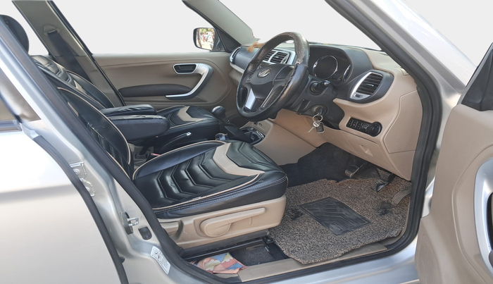 2016 Mahindra TUV300 T8, Diesel, Manual, 1,38,000 km, interior