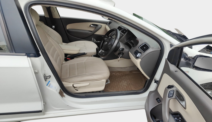 2010 Volkswagen Vento HIGHLINE 1.6 MPI, Petrol, Manual, 1,28,897 km, interior
