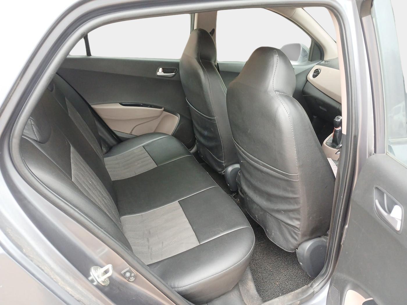 2015 Hyundai Grand i10 SPORTZ 1.2 KAPPA VTVT, Petrol, Manual, 1,33,000 km, interior