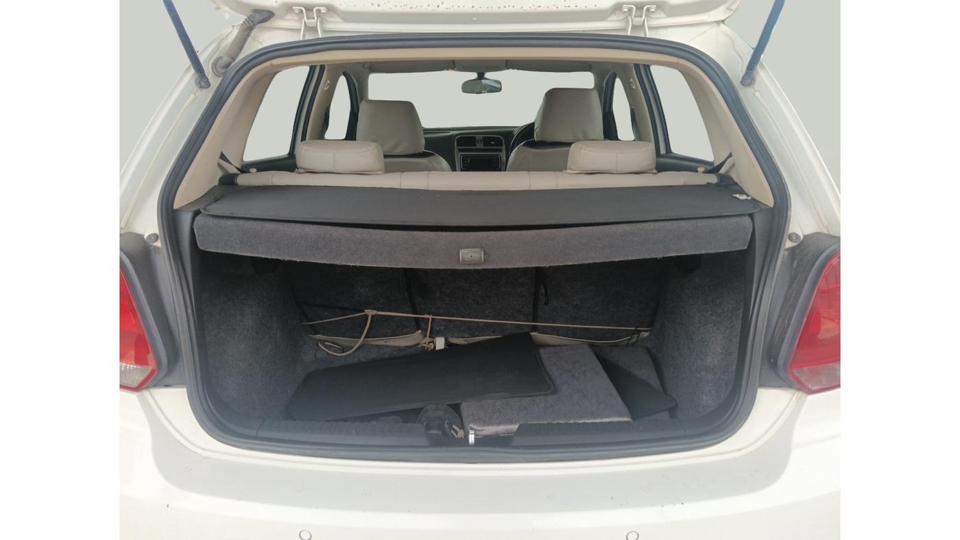 2015 Volkswagen Polo HIGHLINE1.5L, Diesel, Manual, 1,02,304 km, exterior