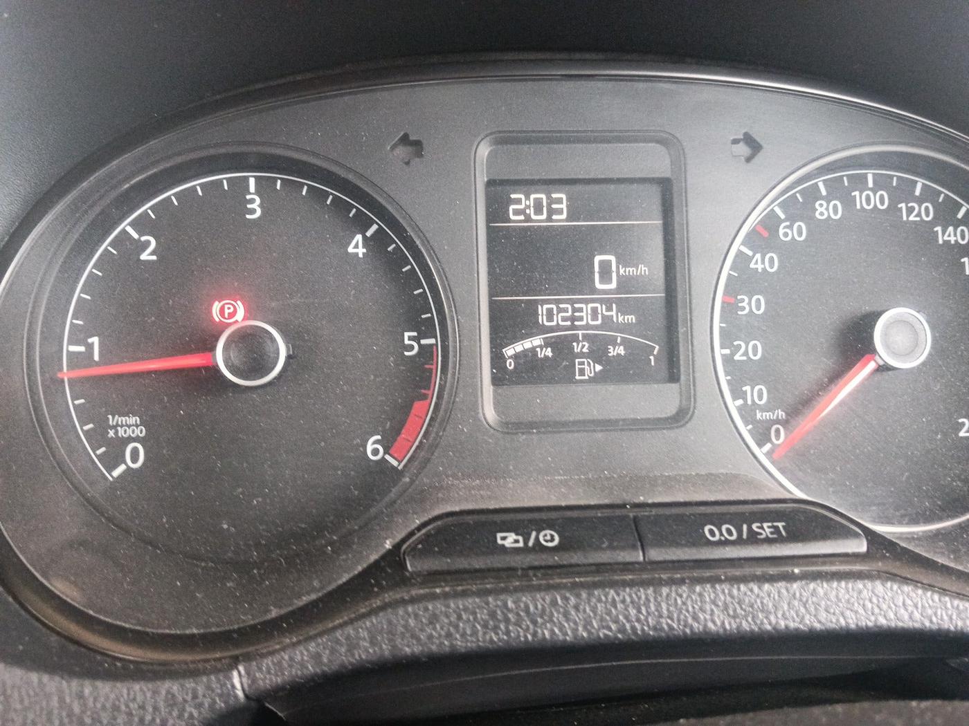 2015 Volkswagen Polo HIGHLINE1.5L, Diesel, Manual, 1,02,304 km, interior