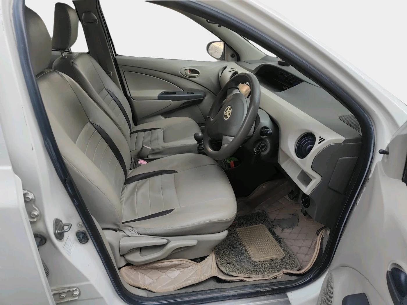 2014 Toyota Etios GD, Diesel, Manual, 1,18,611 km, interior