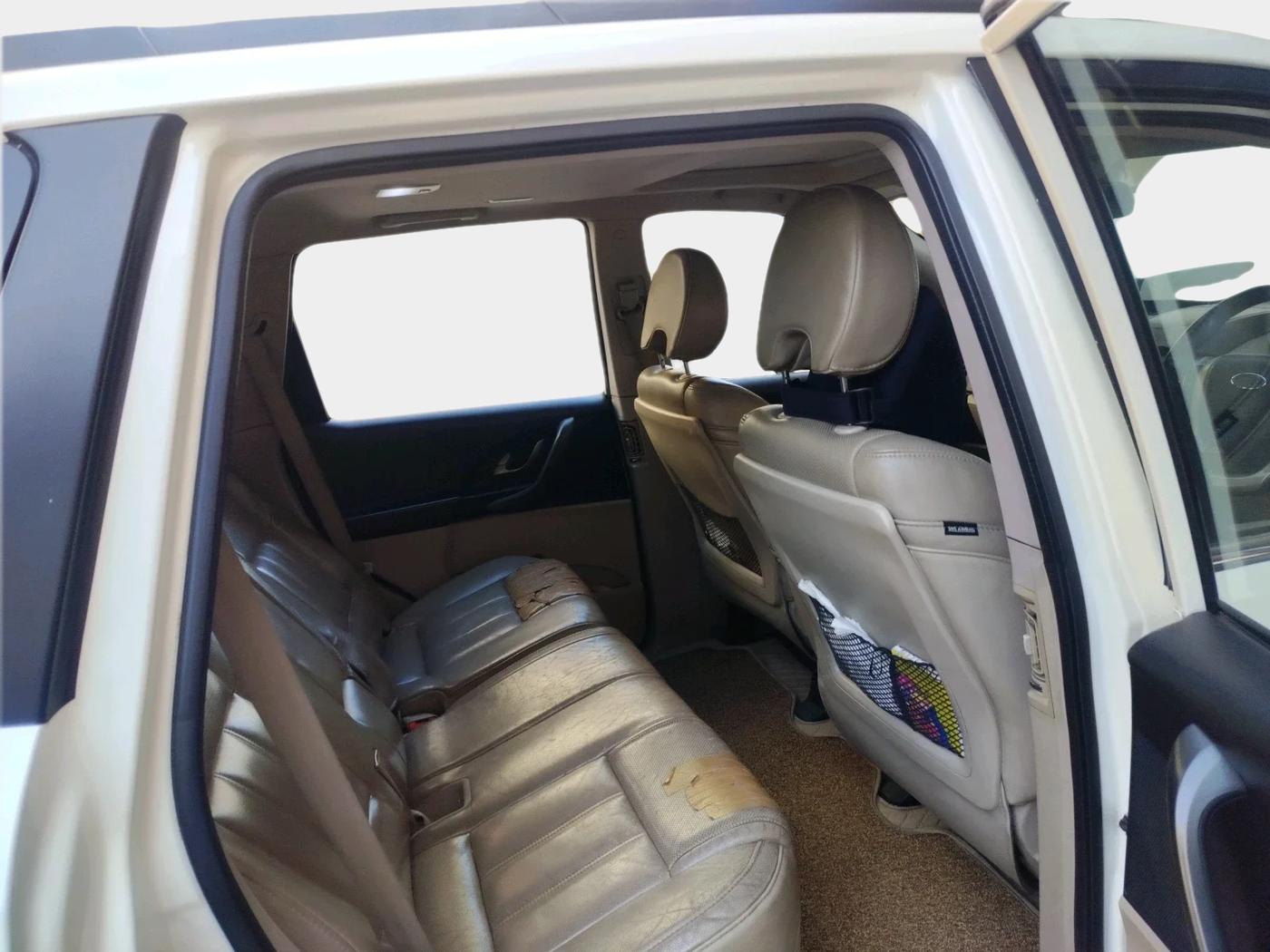 2017 Mahindra XUV500 W10, Diesel, Manual, 1,66,578 km, interior