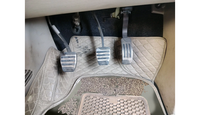 2017 Mahindra XUV500 W10, Diesel, Manual, 1,66,578 km, interior