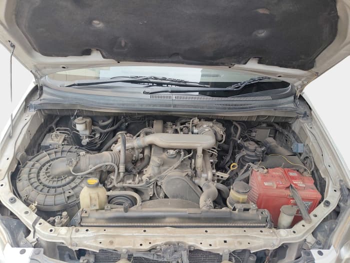 2013 Toyota Innova 2.5 GX 8 STR, Diesel, Manual, 1,23,514 km, exterior