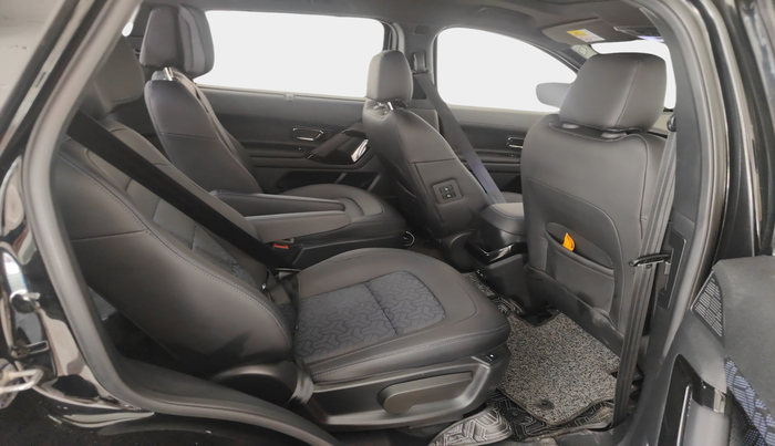 2024 Tata Safari ACCOMPLISHED PLUS 6 STR DARK EDITION AT, Diesel, Automatic, 1,292 km, interior