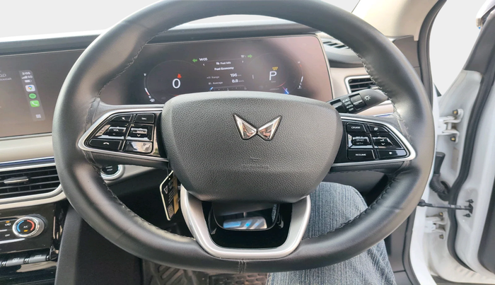 2022 Mahindra XUV700 AX 7 LUXURY D AT 7 STR, Diesel, Automatic, 45,569 km, interior