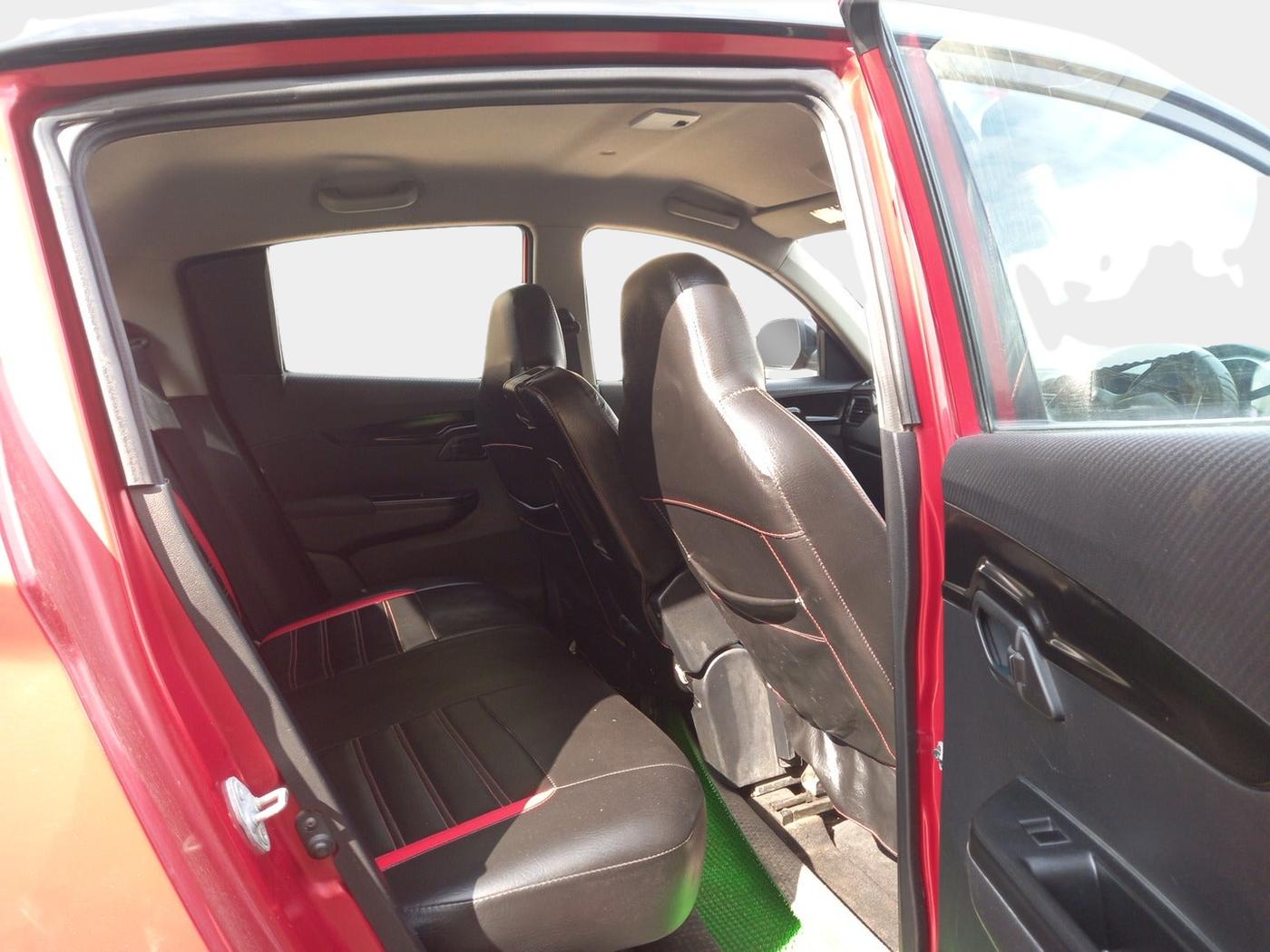 2018 Mahindra KUV 100 NXT K8 P 6 STR, Petrol, Manual, 68,003 km, interior