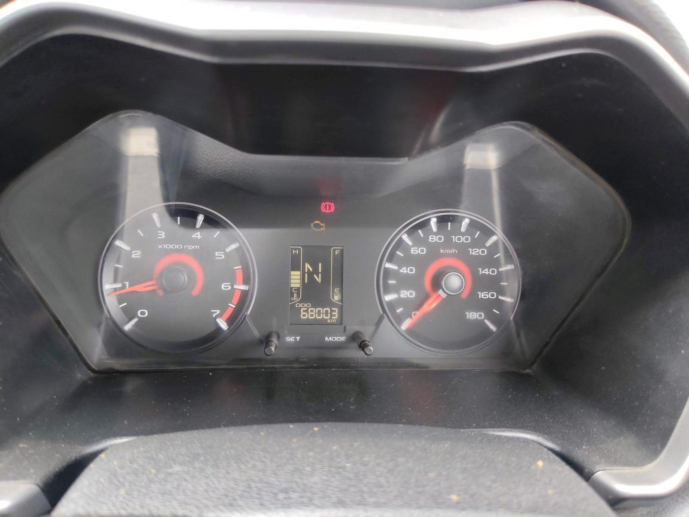 2018 Mahindra KUV 100 NXT K8 P 6 STR, Petrol, Manual, 68,003 km, interior