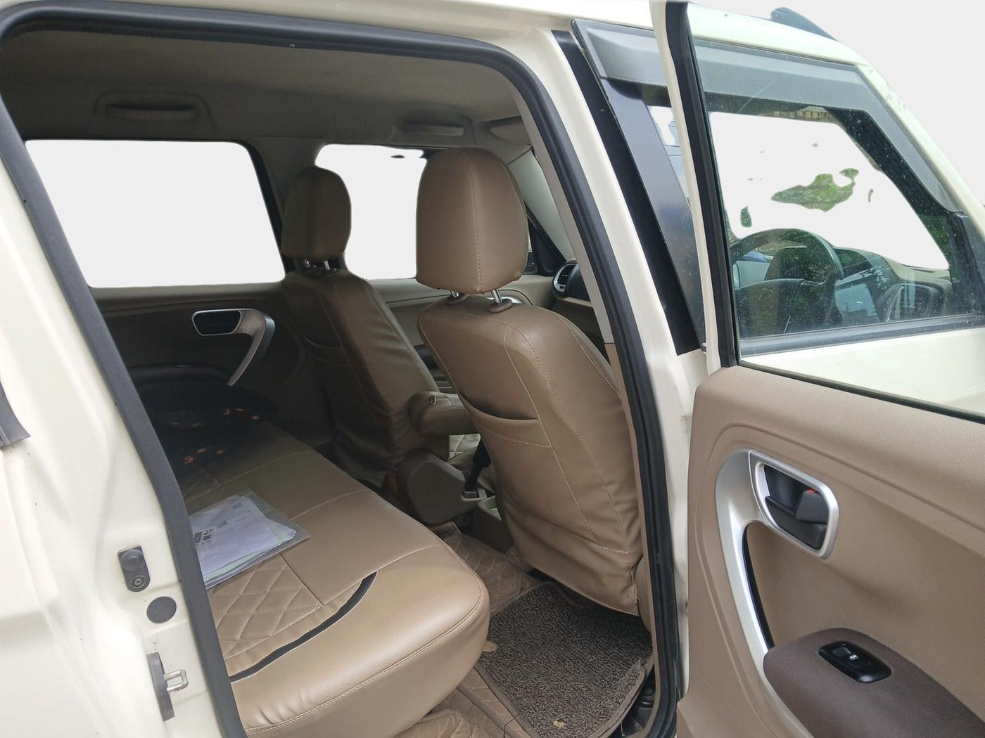 2016 Mahindra TUV300 T8 AMT, Diesel, Automatic, 92,155 km, interior
