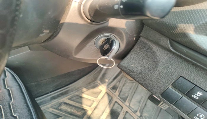 2022 Maruti BREZZA LXI SMART HYBRID, Petrol, Manual, 40,304 km, interior